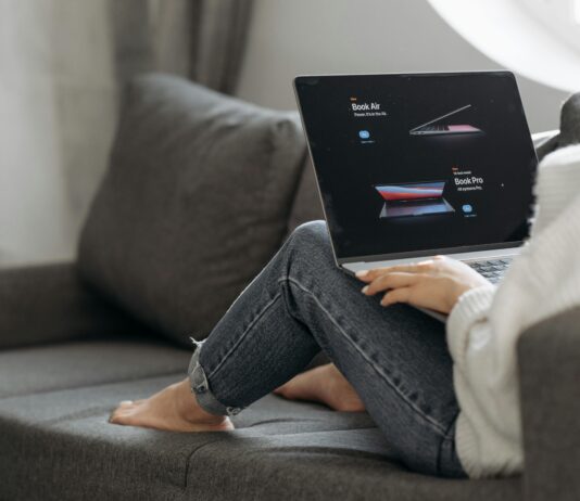 Website Domains: Is .Com Really the Best Choice for You? pexels photo 7190932