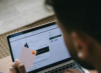 Website Domains and Their Impact on User Trust: Are You Sure?