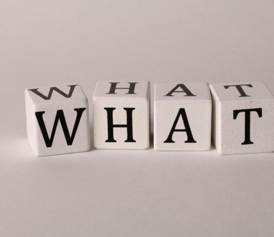 .COM vs .AI: Discover the Best Domain Extension for Startups pexels photo 15368253