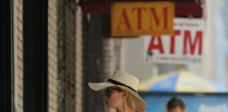 Expired Domains: Uncover Hidden Risks and Rewards Today pexels photo 17673695