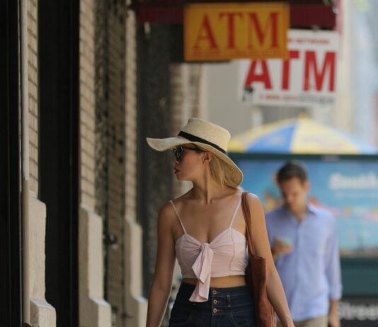 Expired Domains: Uncover Hidden Risks and Rewards Today pexels photo 17673695