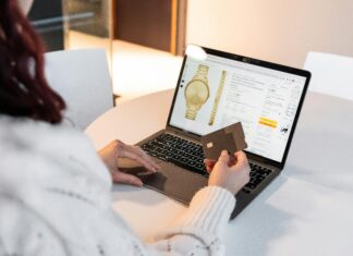 Pros and Cons of Buying Expired Domains: Are They Worth It?