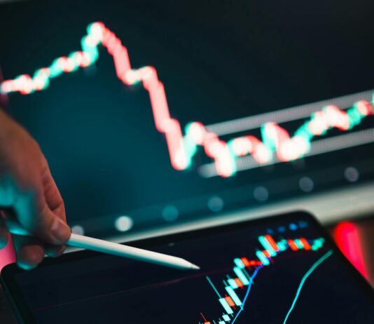 Risks of Buying Expired Domains Without Due Diligence Explored pexels photo 30572289