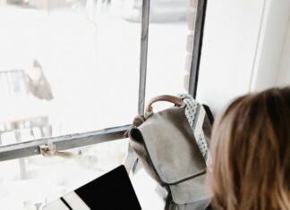 Domain Flipping: Unlock Your Potential With This Lucrative Side Hustle