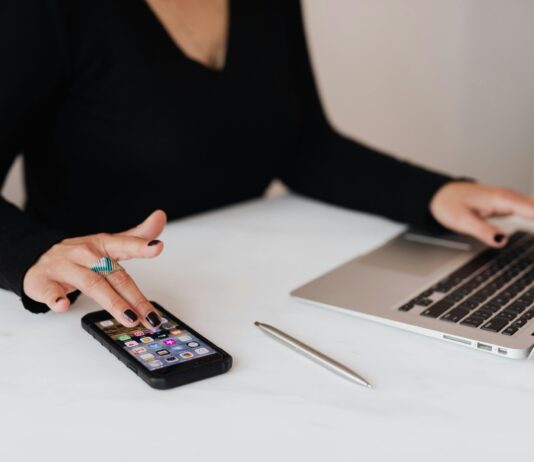 Understanding Registrar Updates and Domain Transfers: What You Need to Know pexels photo 4467737