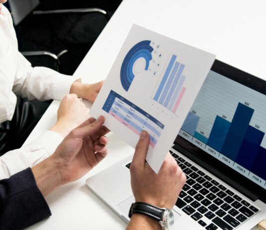 What to Expect When Working with a Domain Broker for Success pexels photo 5716001 1