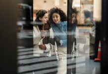 Domain Brokers: Discover How to Choose the Best for Your Sale