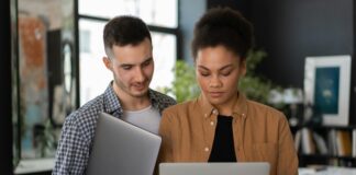 Why Startups Are Choosing .AI Over .COM: Discover the Benefits pexels photo 6893921