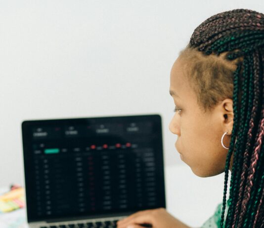 When to Use a Domain Broker and Why You Should Consider It pexels photo 7172864