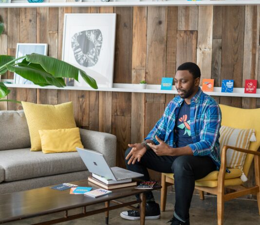 Benefits of Using Domain Brokers for High-Value Sales Revealed pexels photo 7245804