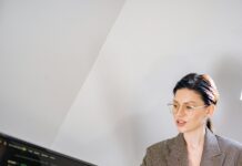 Domain Investing: Analyzing Market Trends for Maximum Returns pexels photo 7691743