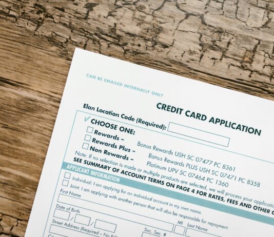 Risks and Rewards of Expired Domain Investments: What You Need to Know pexels photo 7821457