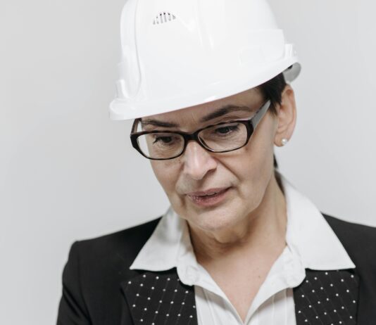 Expired Domains: Unlock SEO Benefits With Expert Evaluation Tips pexels photo 7937679