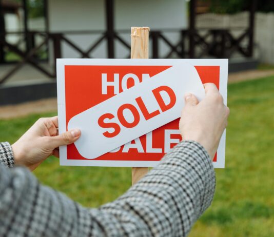 Why Domain Brokers Are Essential For High-Value Sales Success pexels photo 8470803