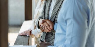 Domain Brokers: How They Seamlessly Connect Buyers and Sellers pexels photo 8470844