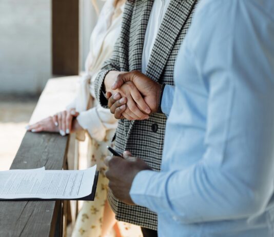 Domain Brokers: How They Seamlessly Connect Buyers and Sellers