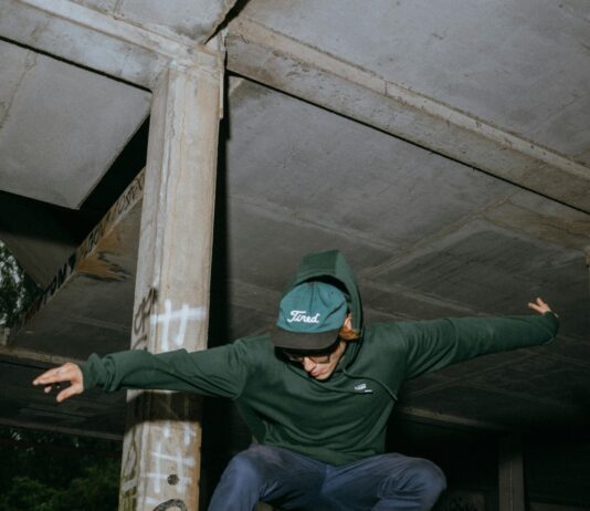 Domain Flipping: How to Master the Balance Between Risk and Reward pexels photo 9724699